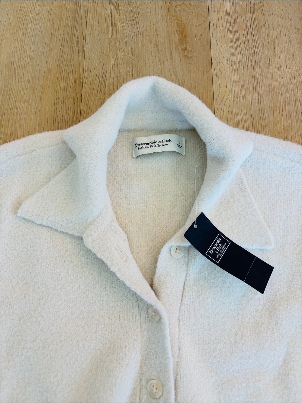 NWT Abercrombie & Fitch Beige Pullover Sweater Size Small - Picture 3 of 3